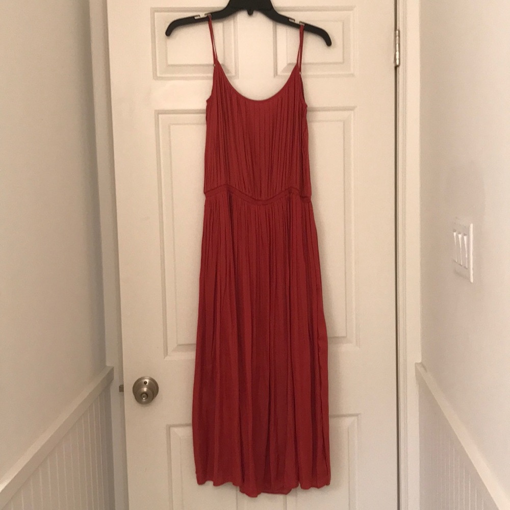 Never-worn Gap red midi dress